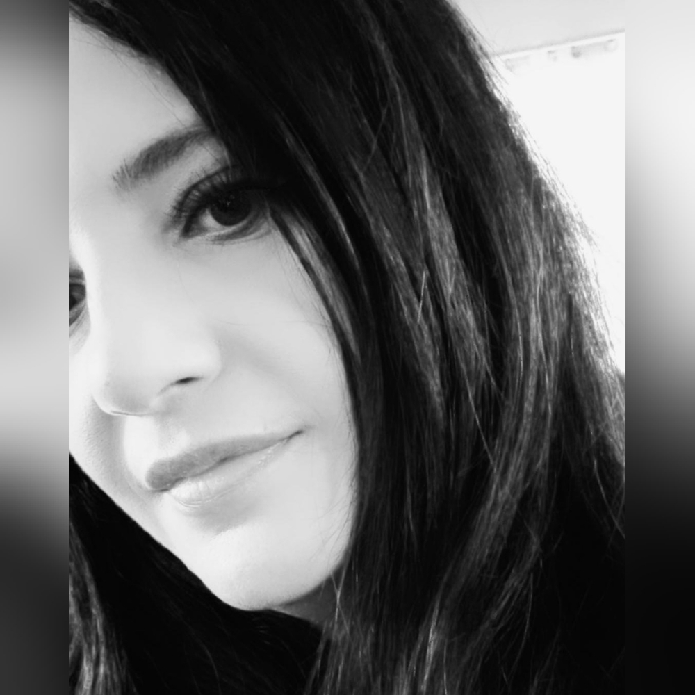 Meet your Posher, Casandra